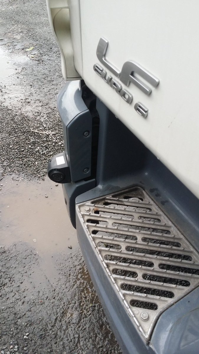 EdHardy74's tweet image. So much easier in the city with this rear/side camera set up. Why aren't they standard on new trucks? #sidecameras #trucks #cycles #safety