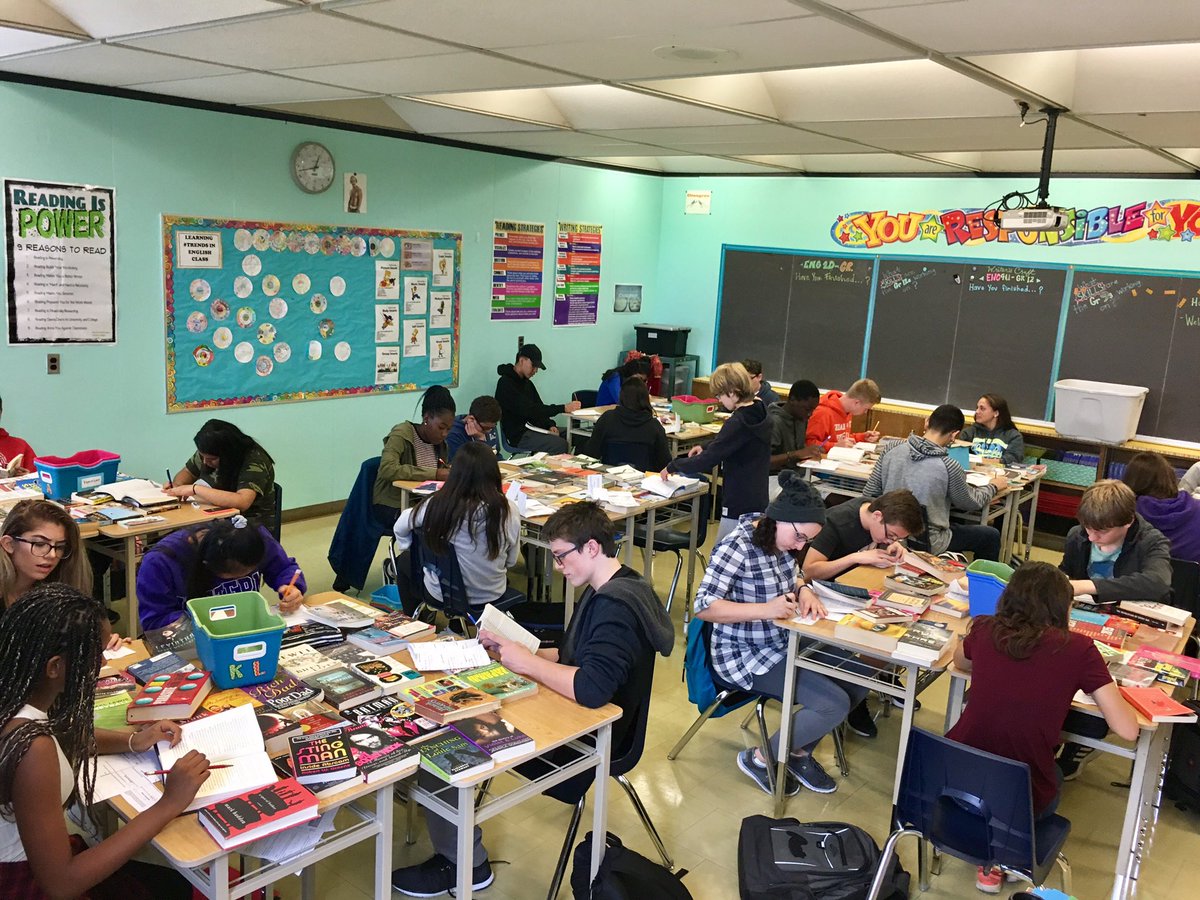 Lindsay Recker tweet media