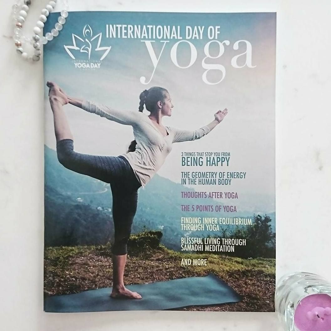 RoopCreative's tweet image. Magazine design and art direction + promotional items + event flyer design. Check out our designs here: buff.ly/2iZG1o5