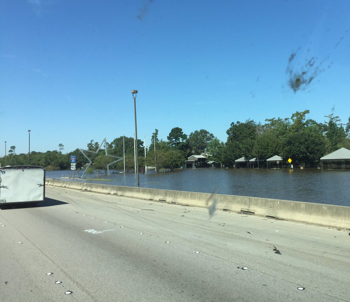 CrumTrans's tweet image. Welcome To Texas.... I think the welcome center will be closed for awhile......