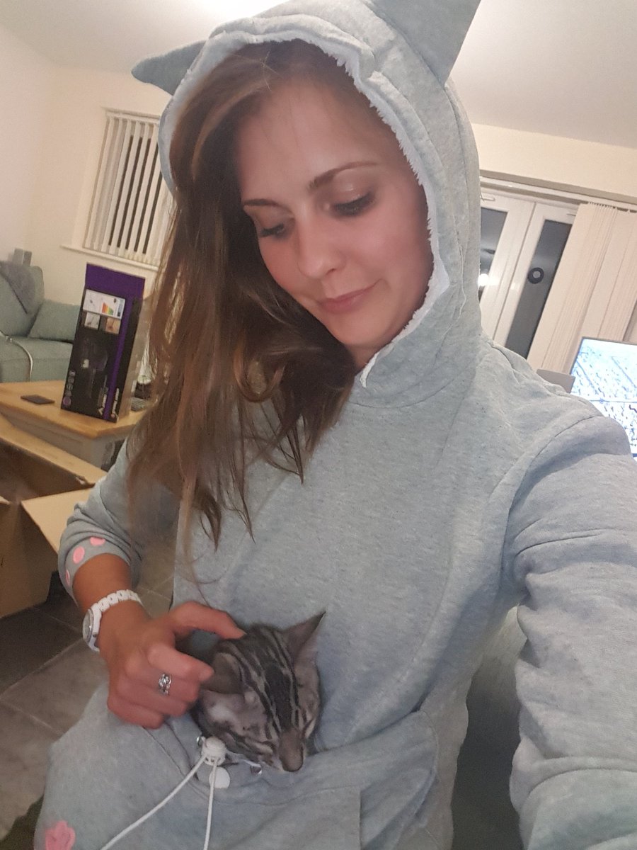 jayseaw_88's tweet photo. I did it 🙈 #kittyroo #furbaby #silverbengal https://t.co/cICxXdvBw3
