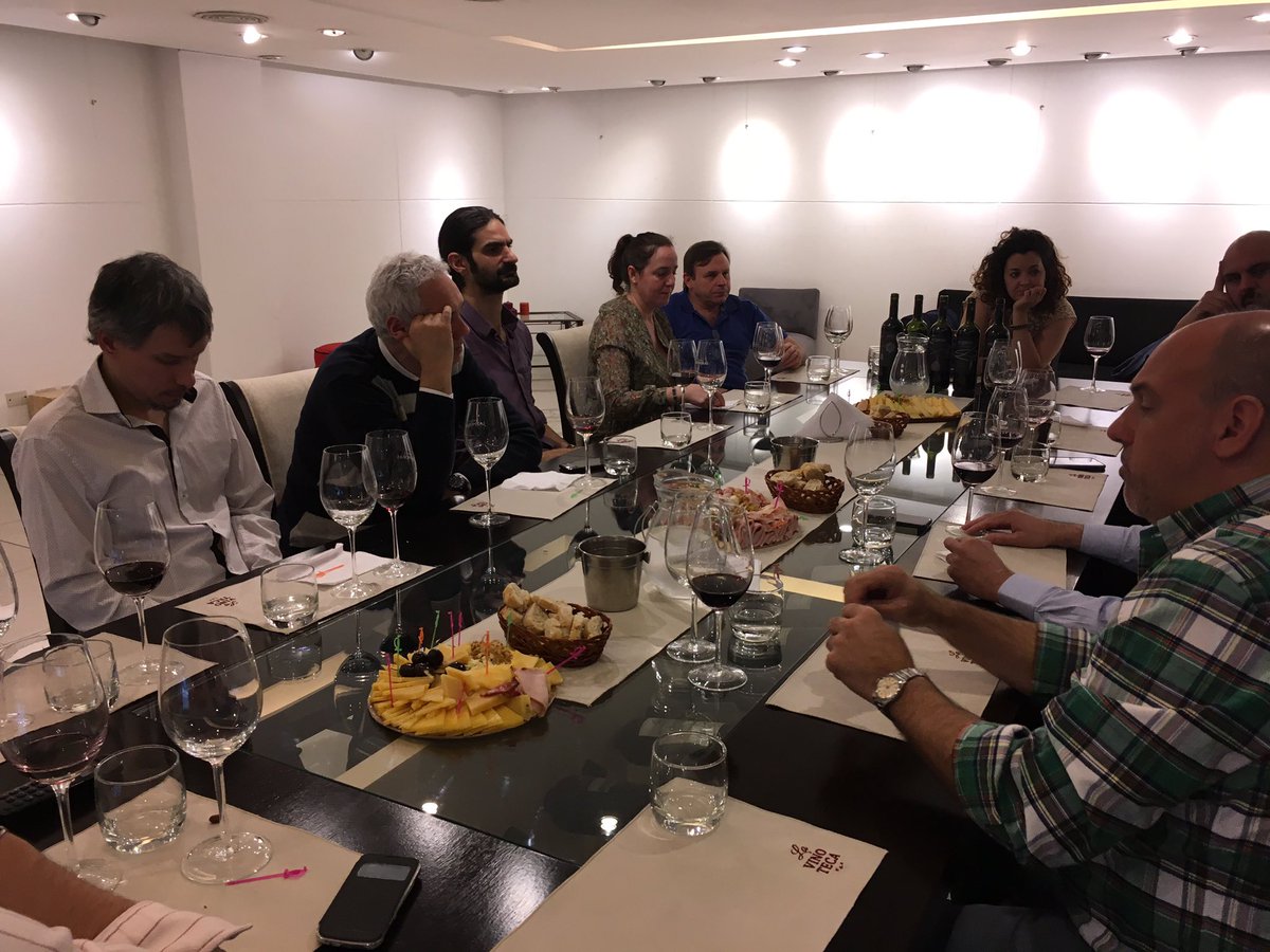 vinoteca_la's tweet photo. Con Carola Tizio de #BodegaVicentin degustando los 5 elementos! Genia!! 🍷 https://t.co/TEHyYguSGu