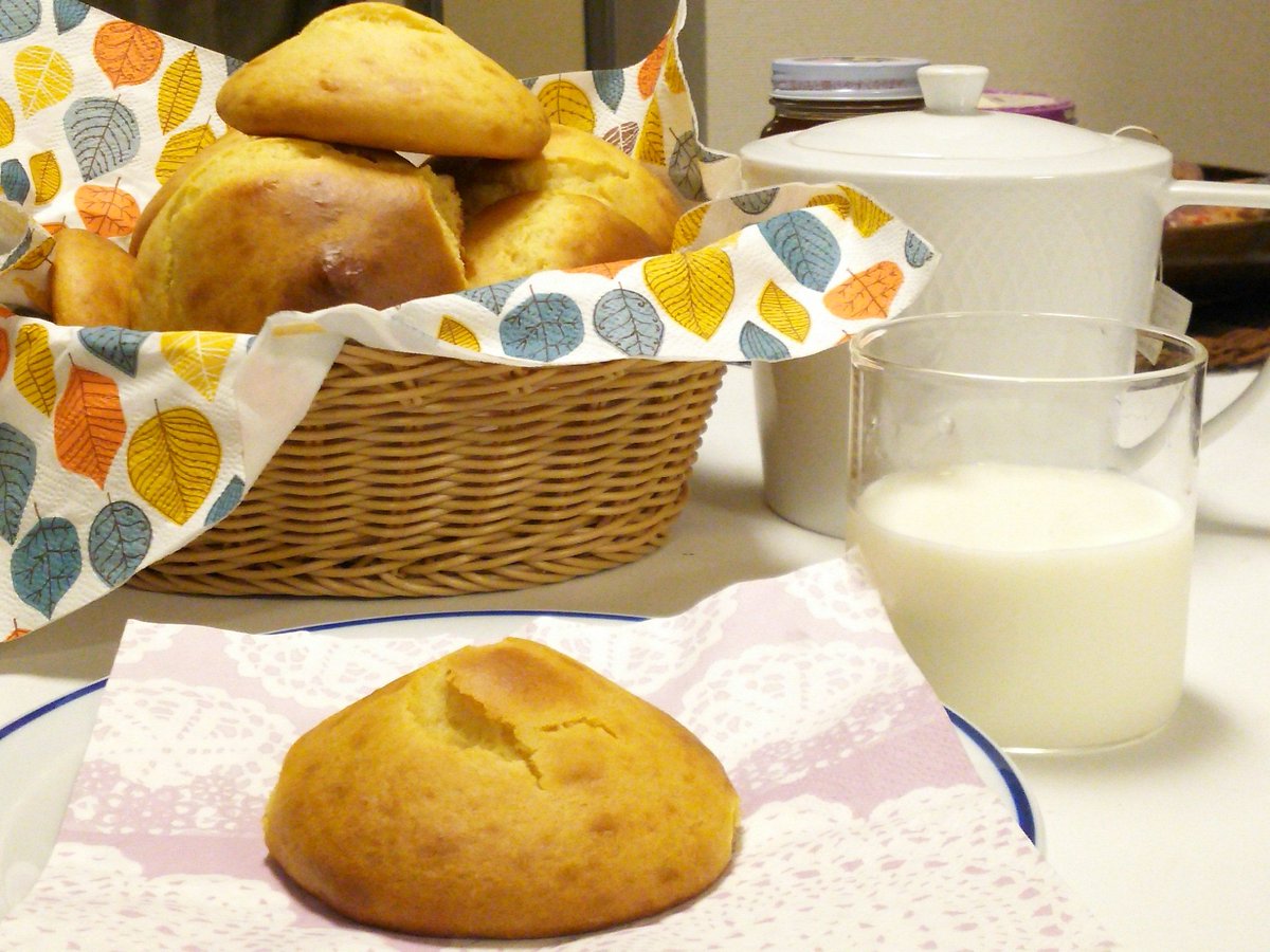 Hisa Drawings 食パンがなかったので パンがないなら甘食を食べればいいじゃない というマリー アントワネット的発想で甘食を焼いた 実際のところ市販のパンよりコスパ良いしおいしいし体に合わない油脂が入っていないので マリー アントワネットは現代