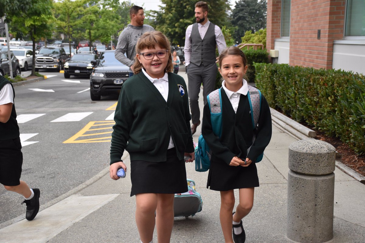 SouthridgeNews's tweet image. Such a fun morning welcoming students back to school! 🍎📚✏️ 
#sridge #backtoschool #firstdayofschool2017