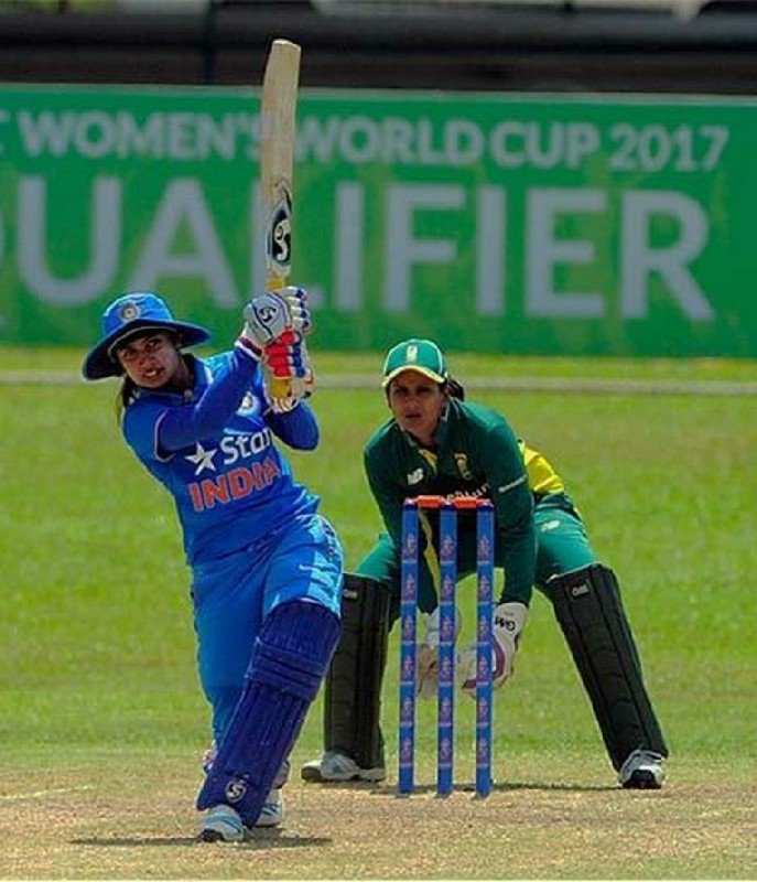 robbieuthappa's tweet photo. Mithali Raj being treated badly by some silly minds. It's disappointing to see our culture stuck in the same rut @M_Raj03 #MithaliRaj https://t.co/VgdOdoxdoX