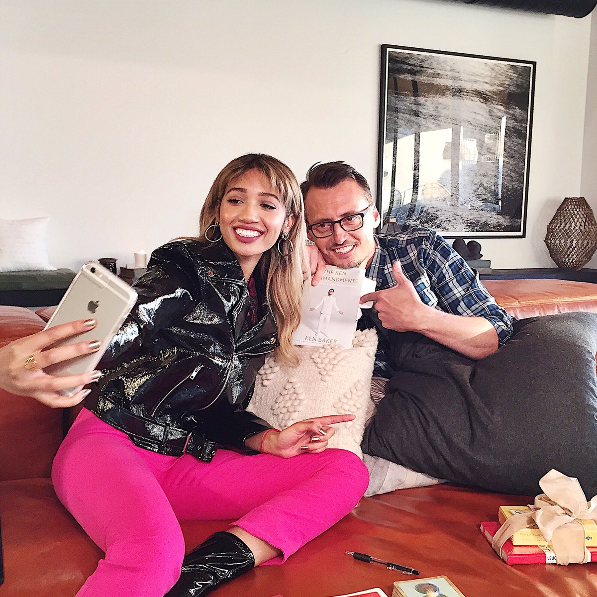 MorganLynzi's tweet photo. had so much fun w/ @kenbakernow talking about his new book #thekencommandments for my baby mulitplatform brand launching this month ๐ฑ๐
๐ https://t.co/Jkg3cGxpdd