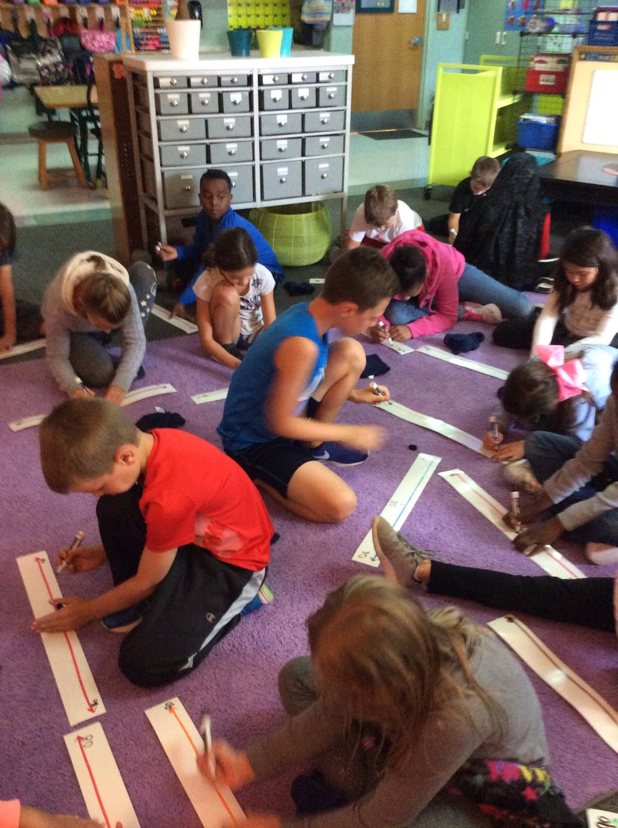 adeodea's tweet photo. Using open number lines to learn about rounding numbers.@adeodea @AltonDarby https://t.co/X7DCobxWuA