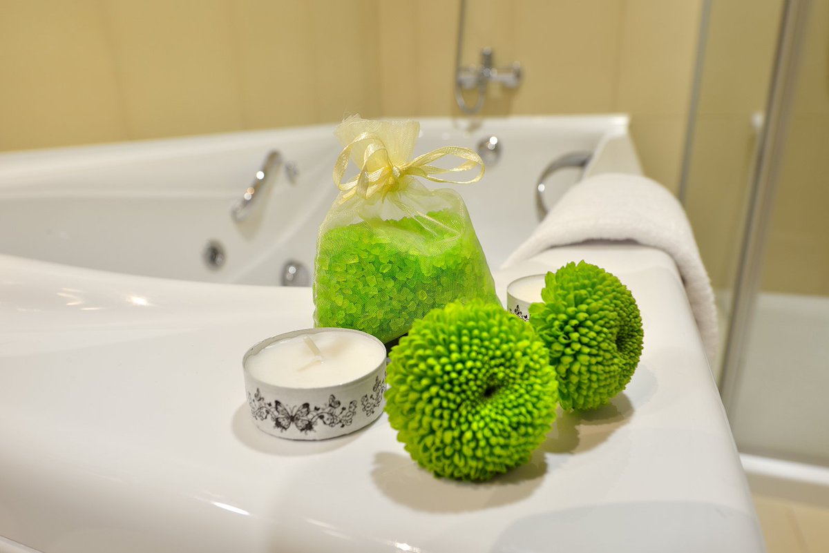 TDHSPA's tweet photo. Disfruta de una velada romántica en nuestra suite con el pack LUXURY
#spanocturno#tratamientoenpareja#desayunoensuite#cenaensuite #detalle https://t.co/Rh2MmMzhXt