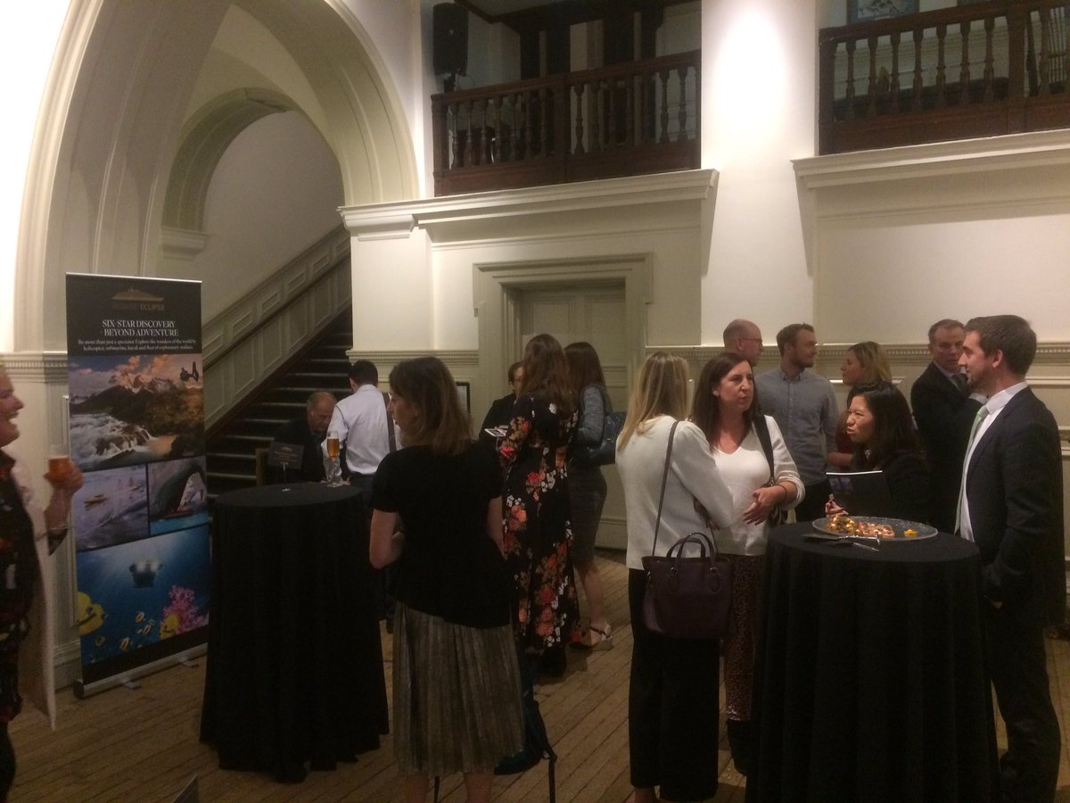 ScenicLuxury's tweet image. Post event drinks and selfies with Sir Ranulph! #DiscoverEclipse