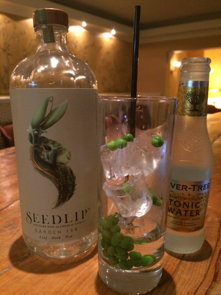 Worth trying botanical non alcoholic #GinAndTonic <a href="/SeedlipDrinks/">§ Seedlip</a> @careysmanor @jameshileyj <a href="/DotEngland/">Evangelista Morabito🌂</a> <a href="/alistaircraig2/">Alistair Craig</a>