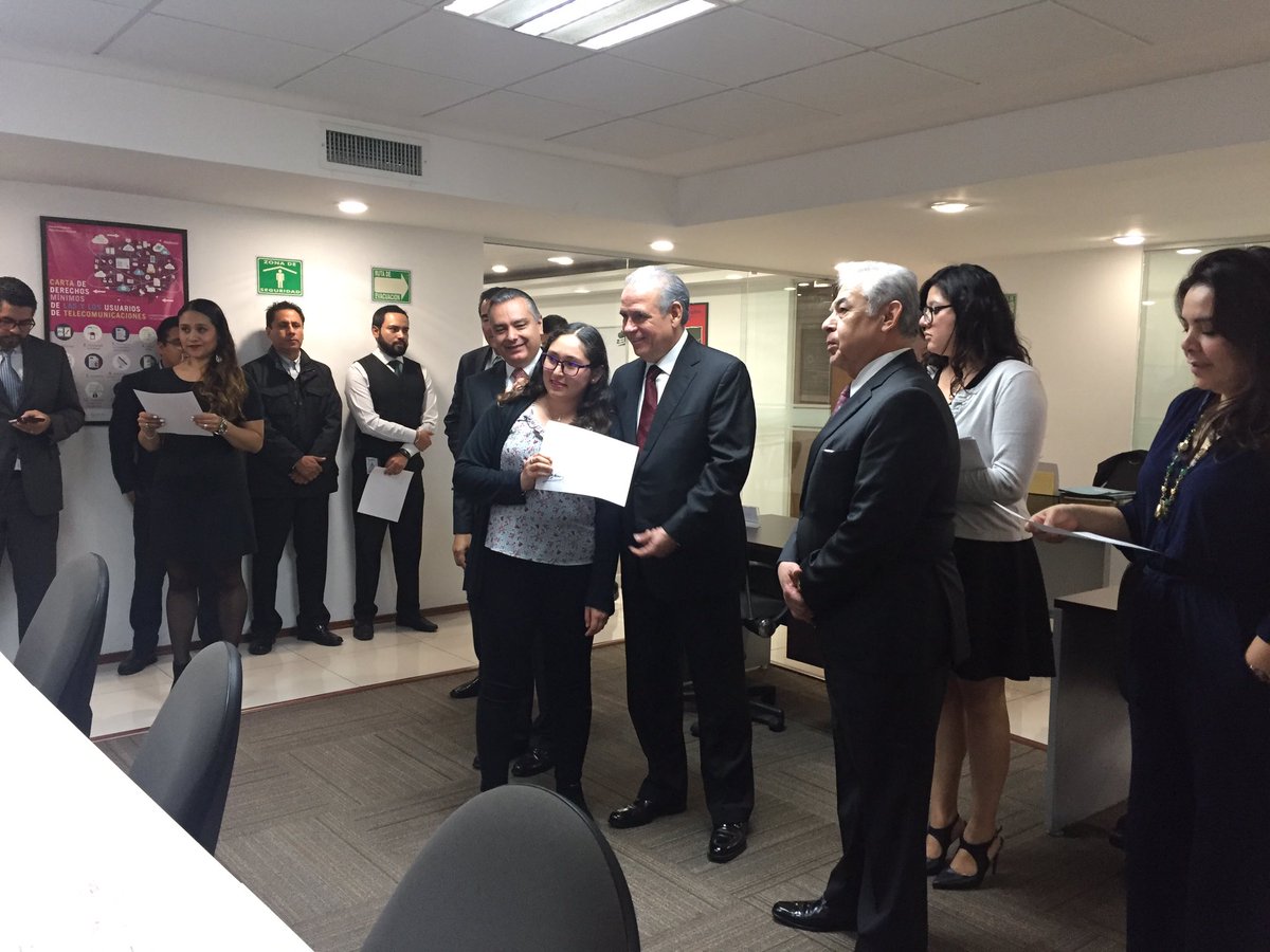 Profeco's tweet photo. Se entregan reconocimientos a l@s fundador@s de la #SubTelecom y #Transparencia @cponcebeltran https://t.co/MUKXfl1qzd