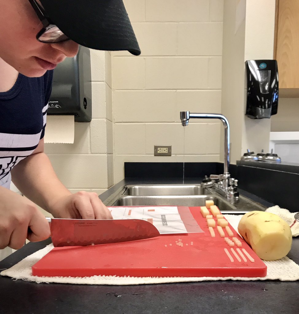 GISD_Culinary's tweet photo. Monica's knife skills are on point!! #EVculinary https://t.co/idHlkhN6aw