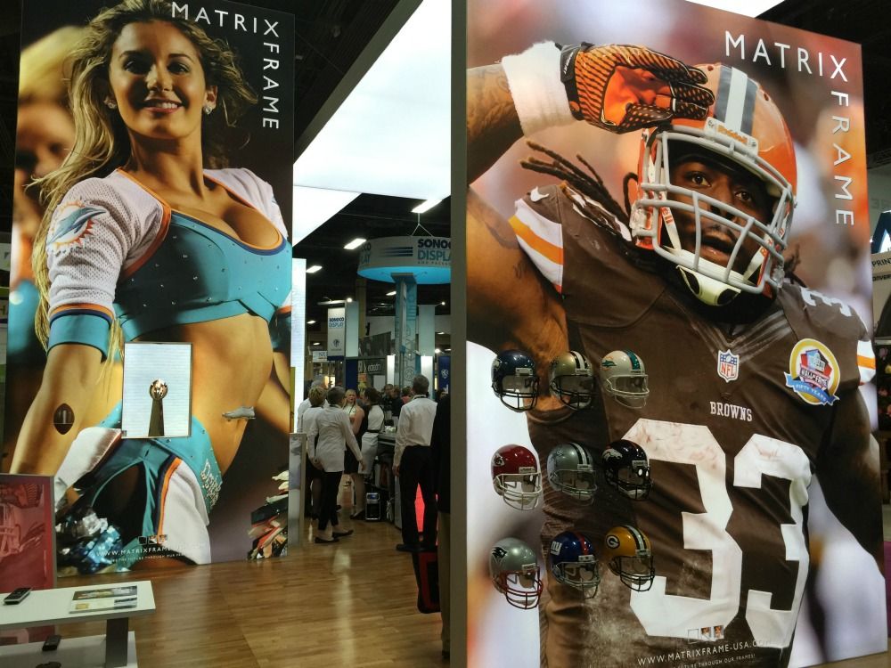 XPRetail's tweet image. The @NFL season has officially started-- Who are you cheering for? 

#NFLKickOff #MatrixFrame #xpretail #segframes #fabricgraphics #lightbox