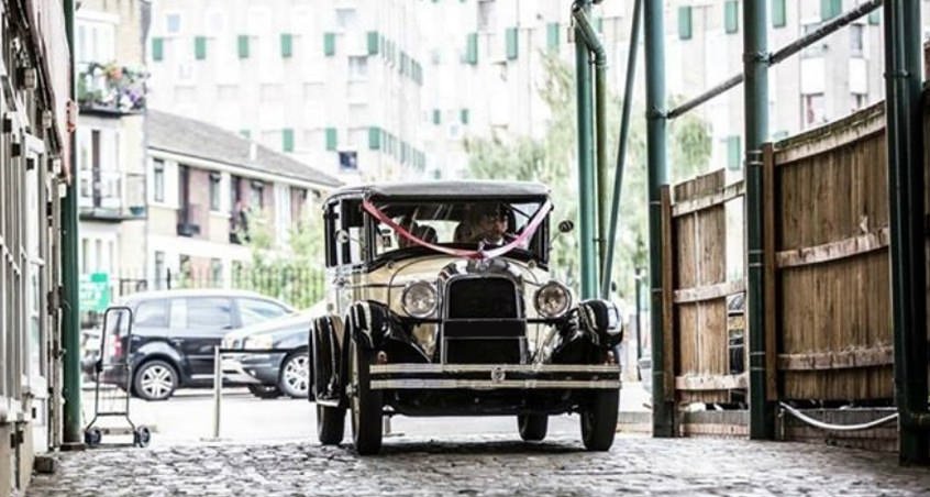 atbeauford's tweet photo. The Studebaker 1927 vintage is a popular choice with its unique looks and everlasting charm! https://t.co/xQyroDPOG6 #BrideHour @BrideHour https://t.co/Ds8cAqpXRP