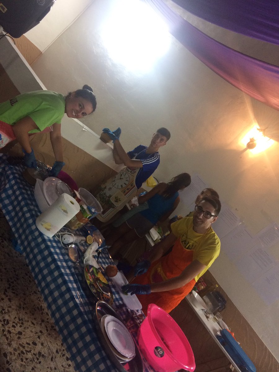 asocxamacka's tweet photo. Más participantes de "Manos a la olla"! Se lo están pasando muy bien y aprendiendo mucho! @IJExtremadura @Junta_Ex #aytoesparragalejo https://t.co/WApWBc8pJF