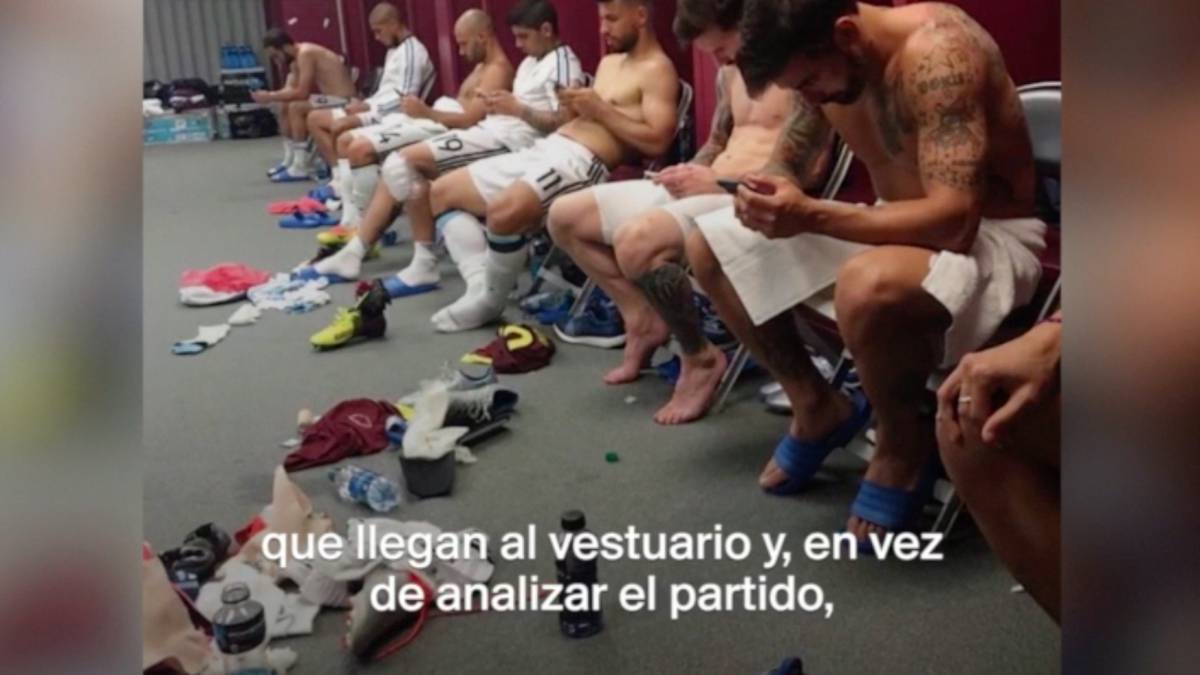 diarioas's tweet photo. Vídeo 🎥| La narración más enfurecida de la historia de la radio: destrozo brutal a Messi y Argentina https://t.co/d9l7nC2RKh https://t.co/ZQYnfqUeAQ