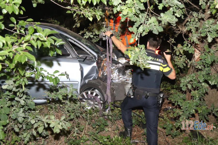 🚨 Dame belandt met haar auto in de struiken 112.press/PlTrrv #Lunteren #112Nieuws https://t.co/qs5UACLGLr