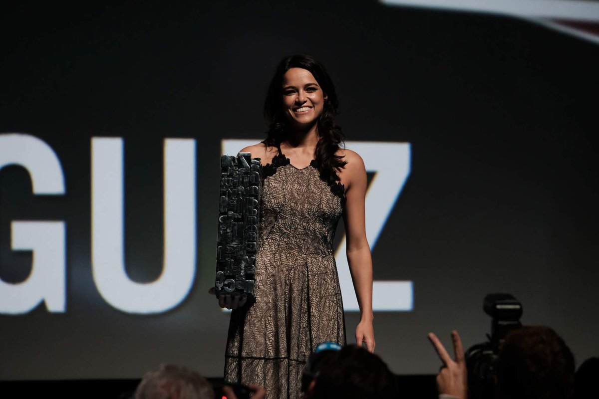 michyrod_'s tweet photo. Her smile 🤗😆 she's so happy. Proud of you! 👏💕 #deauvillefilmfestival | @MRodOfficial 

France • September 7, 2017 https://t.co/7Jrd47Q1sM