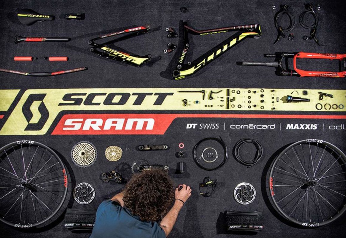 bikenation_ca's tweet photo. #VIDEO Here's how to assemble @nschurter's bike >>https://t.co/kJHipZ1Rxm<< @MicaSportCanada @scottsports #mtb #Mountainbike #worldchamp https://t.co/wTKoU2S5bi