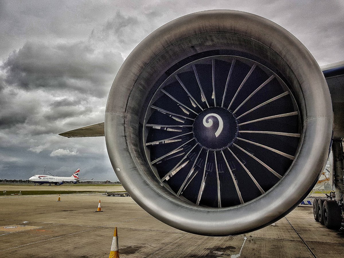 shesgotwings777's tweet photo. #GE90s vs #RB211... One up close and personal, the other in the background. What's your favourite?
@British_Airways #jetengine #777 #747 https://t.co/1KW2ZBRIoN