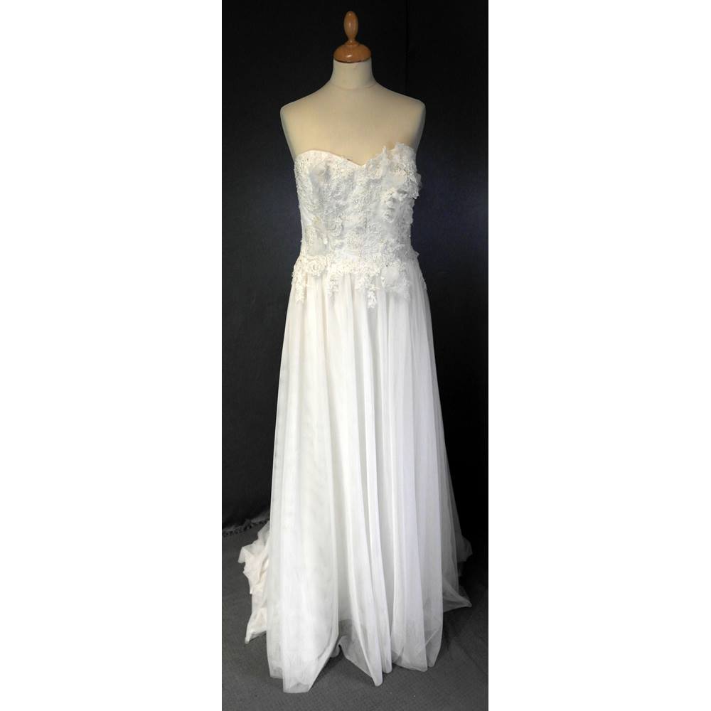 OxfamOnlineShop's tweet photo. If you're looking for a simple/classy dress like Victoria this strapless embroidered dress is one of our faves! https://t.co/IVjh7q08iT π
π https://t.co/eNaY7eB3rI