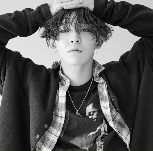 593WH's tweet image. 매일 누군가 만나고
      같이 밤을 지새우고
       늦은 담배를 물어