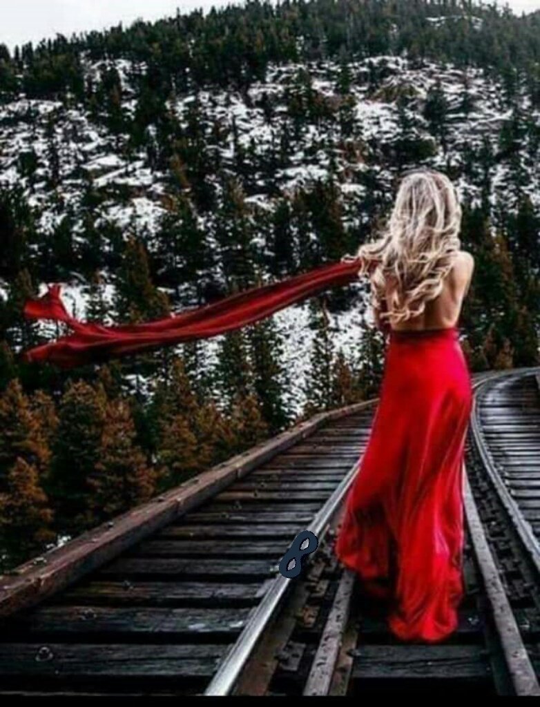 إلى حبيبي
برغبة الحبّ الصادق
ينادي عليك الحنين
ألا  فاسمعني إلى متى الأنين
رنين الحجر يصقع أذنيّ صداه
في غيابك يؤرقني الحلم وانت
لم تسمعني🌹🍃