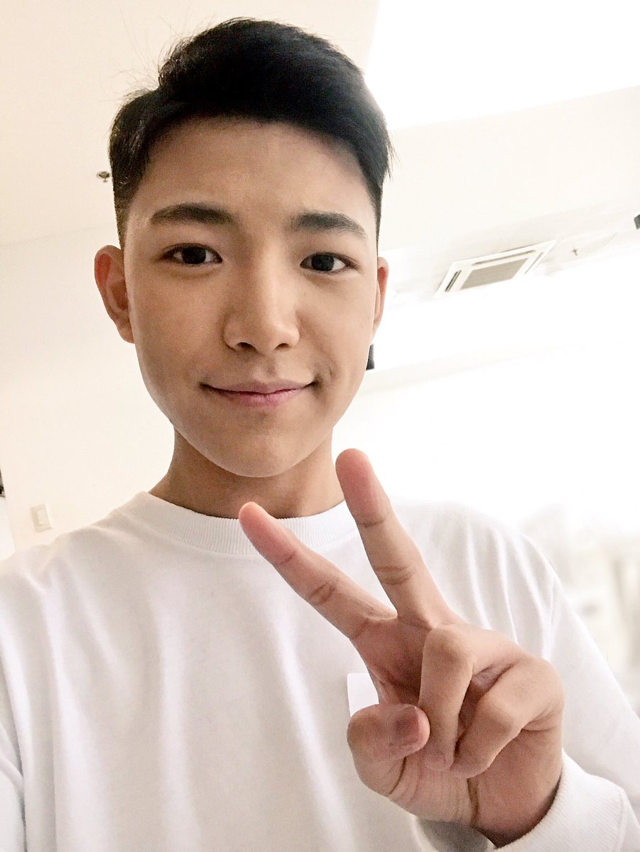Espanto2001's tweet photo. How's your school day so far? 🤓 Medyo na-pri prito na utak ko...tbh https://t.co/yKAVFw7PG1
