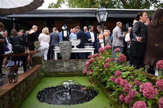 Gezellige presentatie <a href="/LevenMagazine/">LEVEN! media</a> in <a href="/VillaBeukenhof/">Villa Beukenhof</a> brengt de herfst iets dichterbij :-(  leidseglibber.punt.nl/content/2017/0… <a href="/CMLeiden/">Centrummanagement Leiden</a> #Leiden