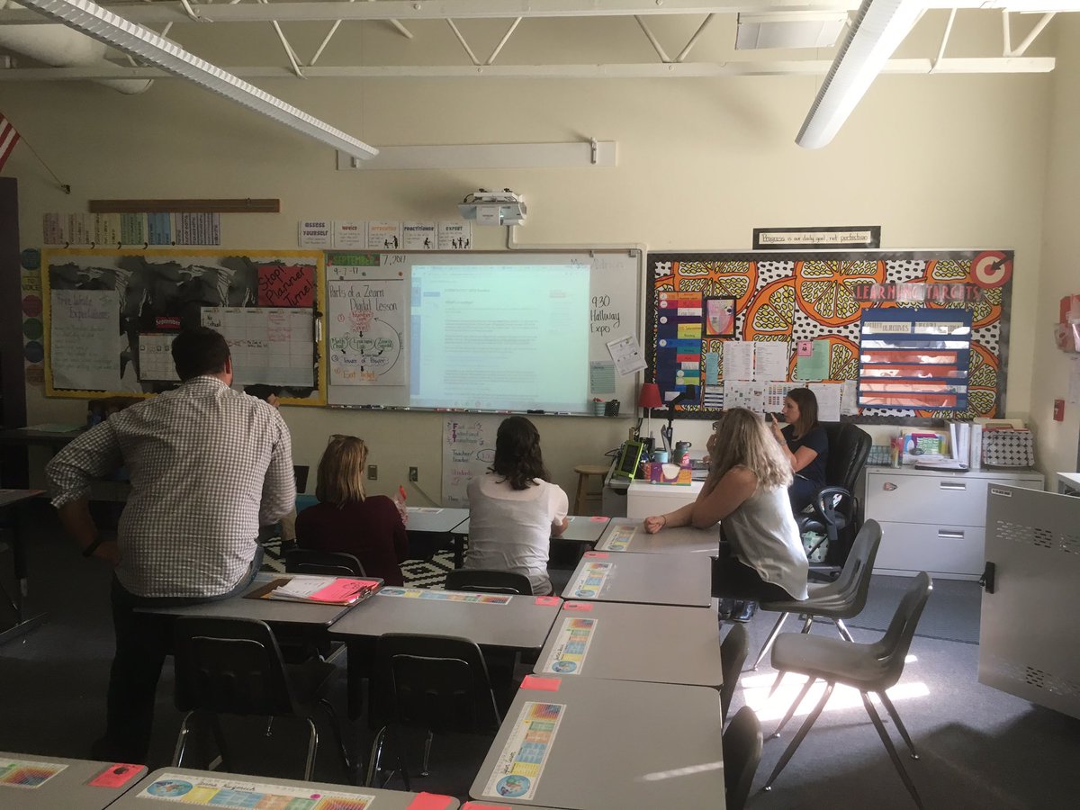 K_Dunfield's tweet image. @vpsitf Minnehaha rockstar Ts having an impromptu learning session after school: sharing ideas on using @CanvasLMS #vpsipad #welovelearning