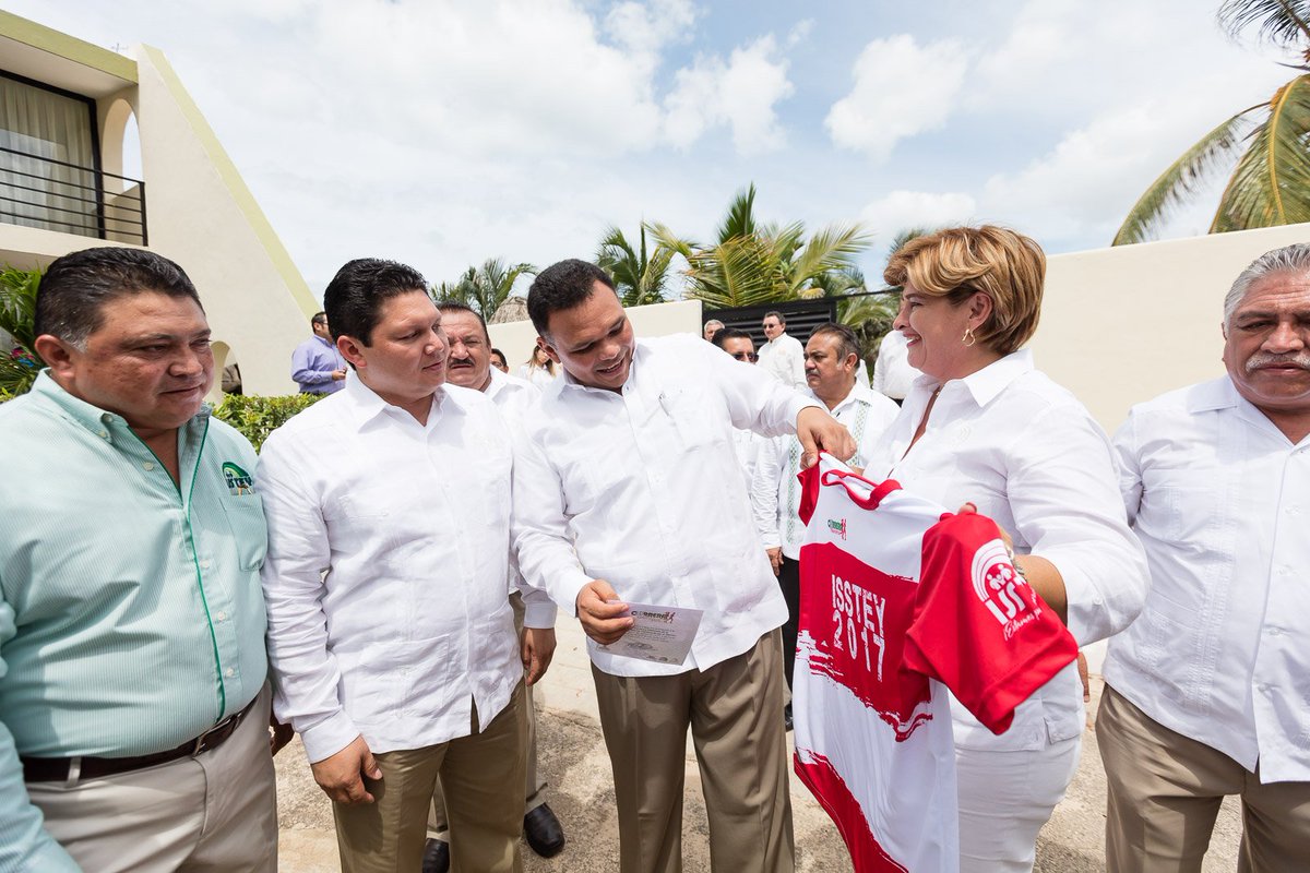 RolandoZapataB's tweet photo. Hoy participé en los festejos por el aniversario 41del @ISSTEY. https://t.co/qDmkRIkKIn