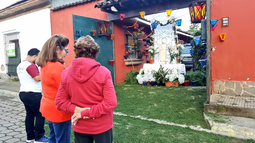 ESAmundo's tweet image. Apaneca está listo para celebrar #LosFarolitos visitantes ya se encuentran disfrutando. 
Fotos/ESAmundo: V.Méndez