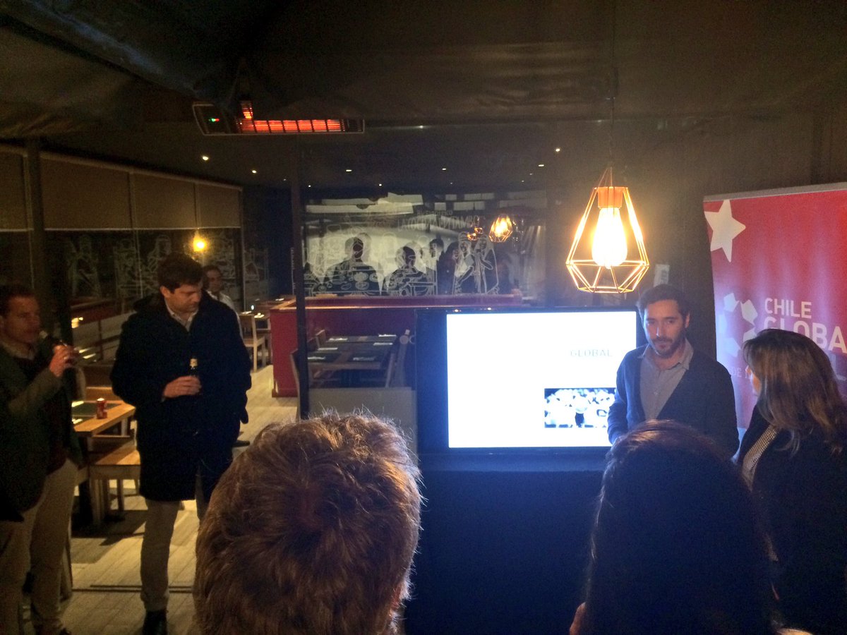 CG_Ventures's tweet image. Ahora: encuentro entre emprendedores e inversionistas de @cglobal_angels en nuestro evento de happy hour CGA