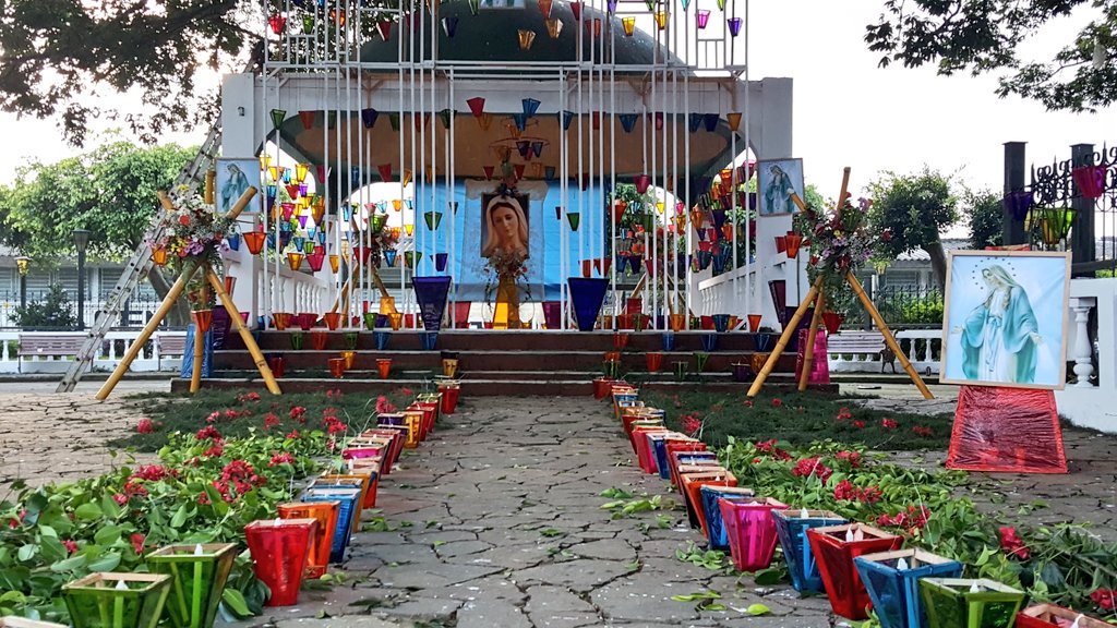 ESAmundo's tweet image. Apaneca está listo para celebrar #LosFarolitos visitantes ya se encuentran disfrutando. 
Fotos/ESAmundo: V.Méndez