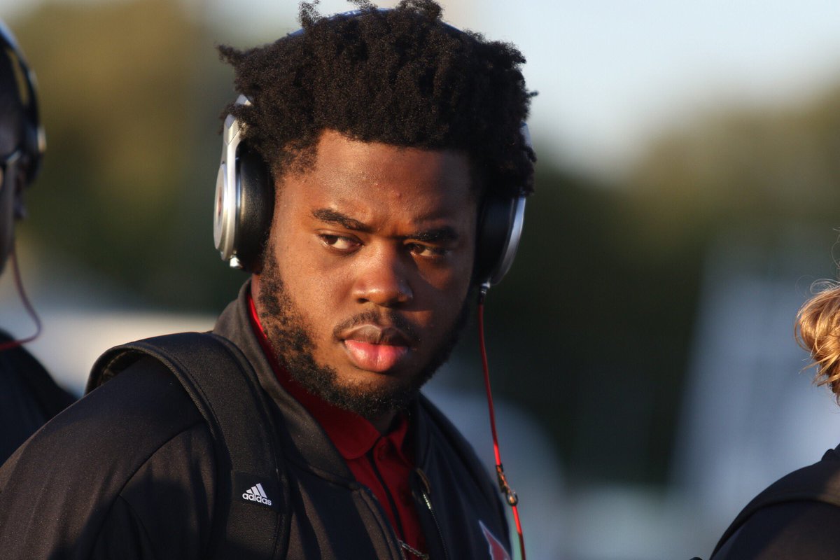 LouisvilleFB's tweet image. Wheels ⬆️.
Cardinals are boarding the plane and 🛫 to Raleigh for the ACC opener! #L1C4