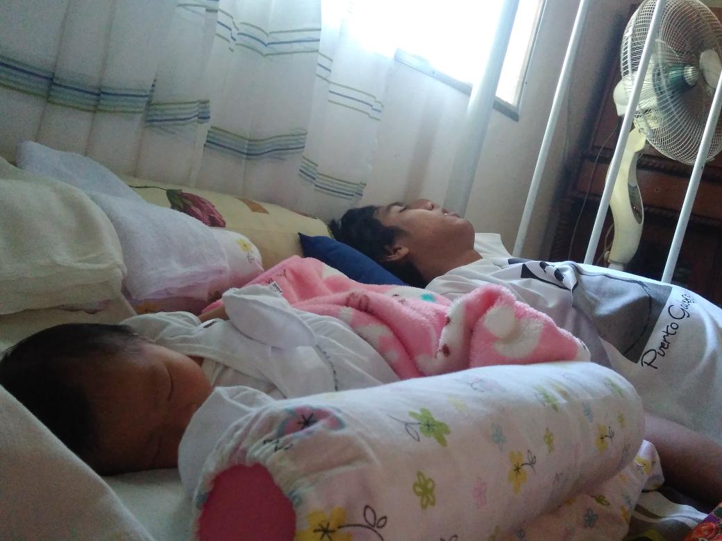 Ginelski's tweet photo. Napagod at napuyat si papabels. Hahaha. 😂😂😂 https://t.co/8VPS6GQwrx