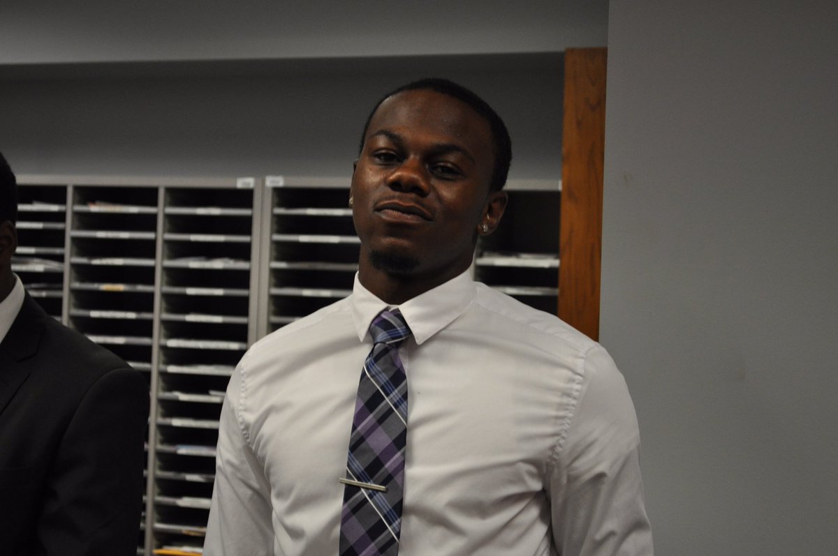 T_Howard23's tweet image. The face you make when you about to finesse🙃✅