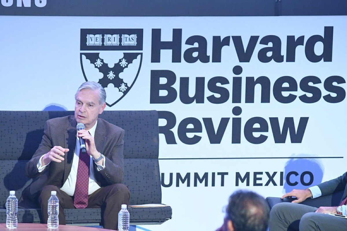 RafaelGomezNava's tweet photo. El siguiente presidente será el gerente de la empresa, no el dueño. Dirigir no es ser dictador. Luis Ernesto Derbéz #HBRSummitMX https://t.co/VWMtAElFGT