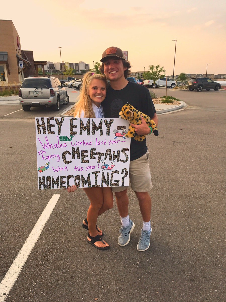 emmymarte's tweet photo. A years difference but same parking lot, same old job, and same short boyfriend ☺️🐆🐋 https://t.co/fUyPnU2ZJL