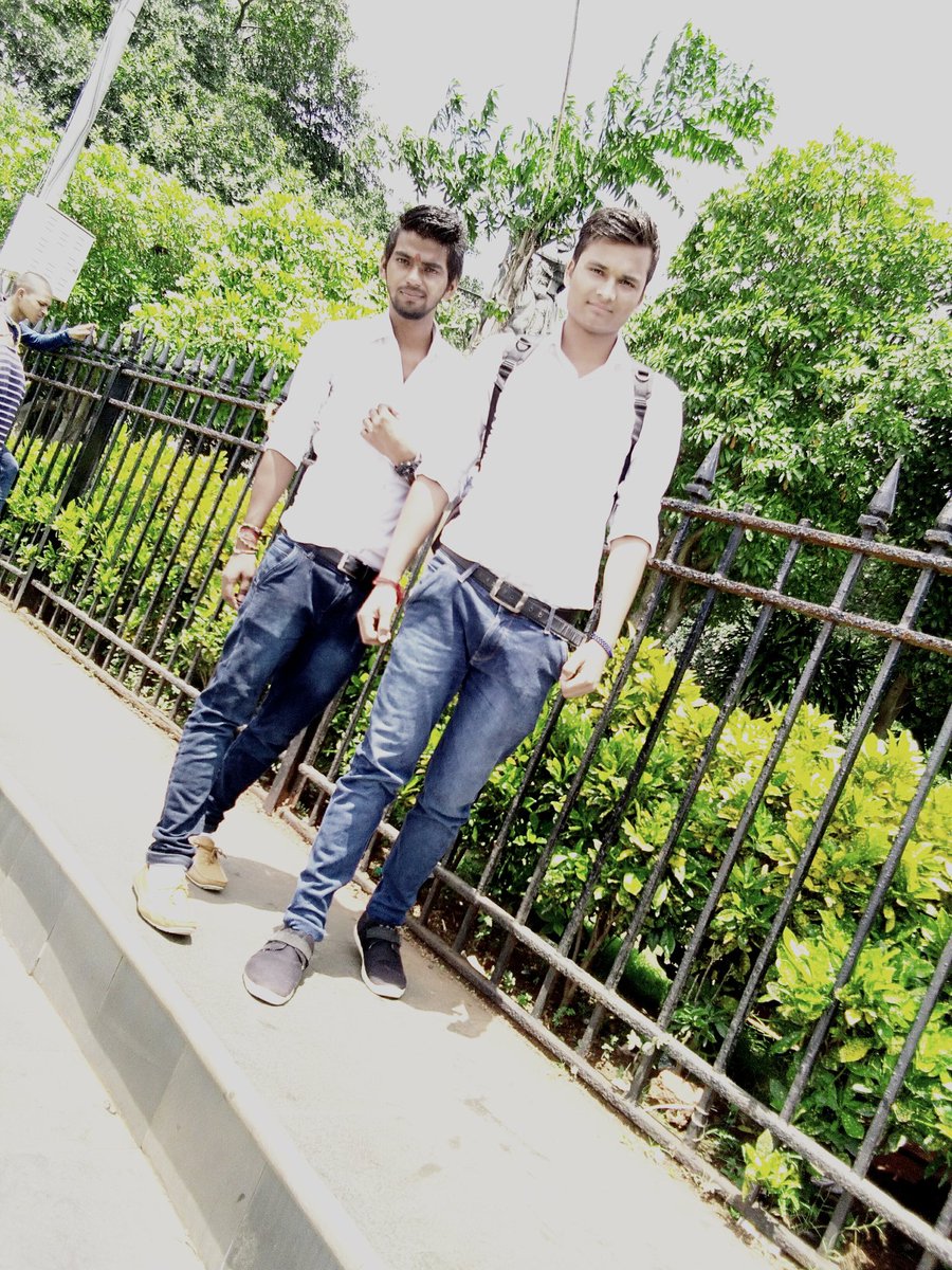 sy571's tweet image. King