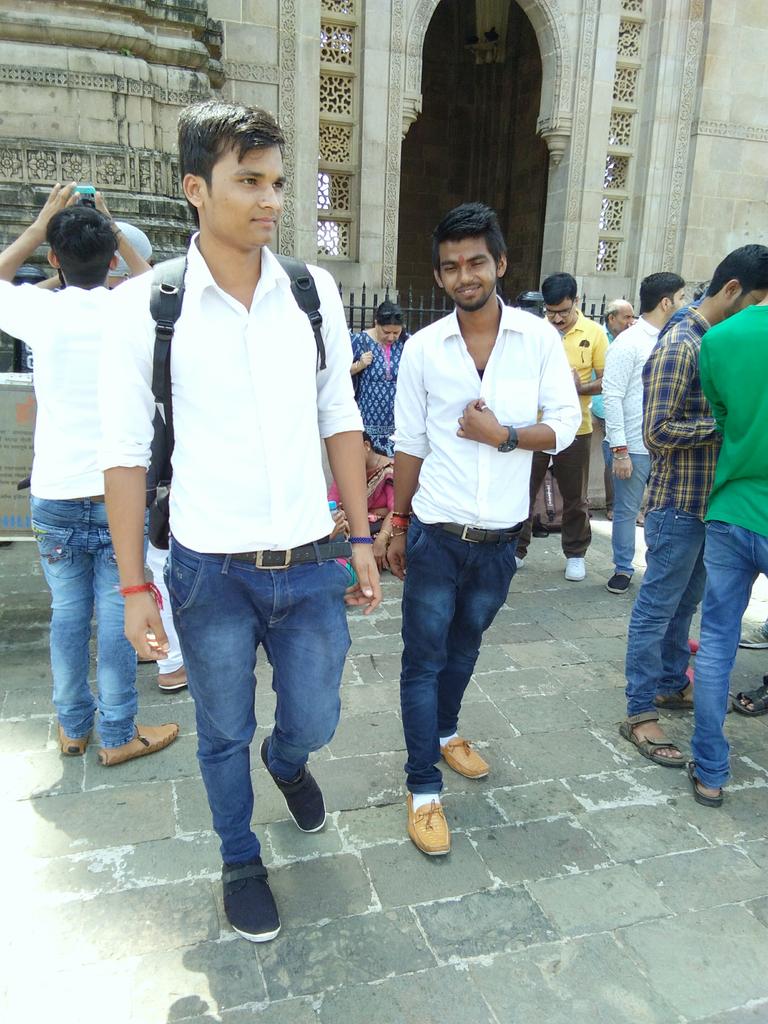 sy571's tweet image. King