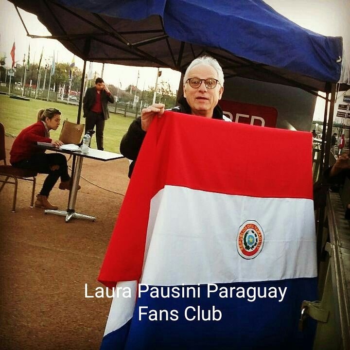 LauraPausiniPy's tweet photo. Don Fabrcio Pausini & @LauraPausini Posando Con Nuestra Bandera Paraguay Idolo Total Divino Los Dos😍 07/09/2016 ✅✔ #SimilaresTour🍀 https://t.co/wptjUnd3EA