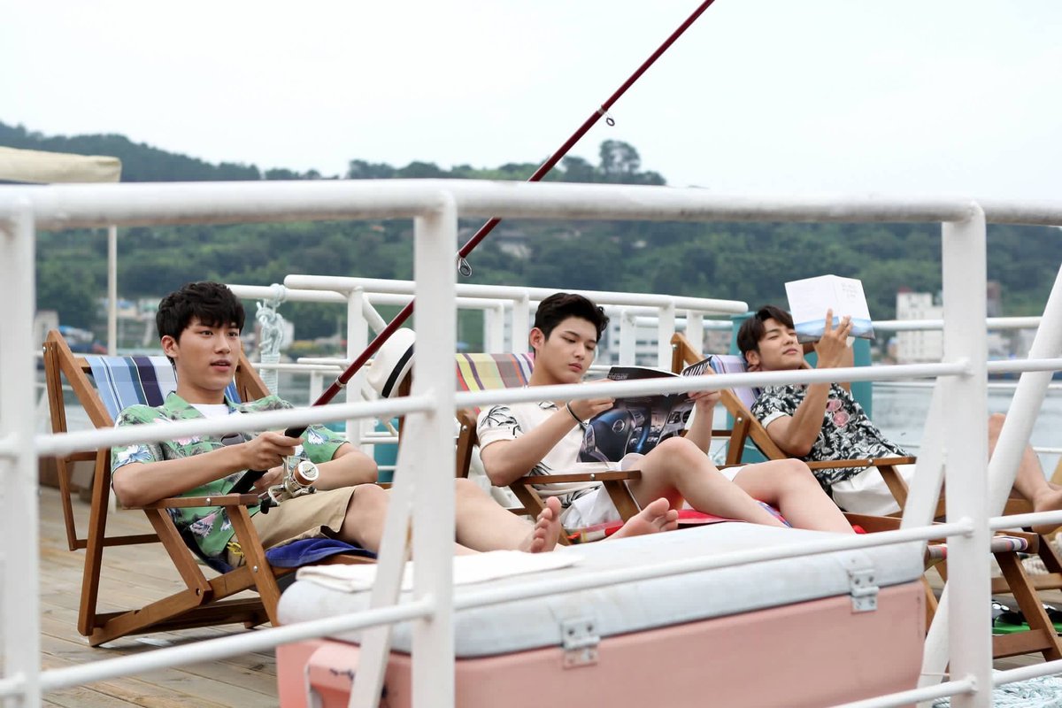 93KENAI's tweet image. Elenco lindo tomando um sol, queria tá ali no cantinho só apreciando a vista.