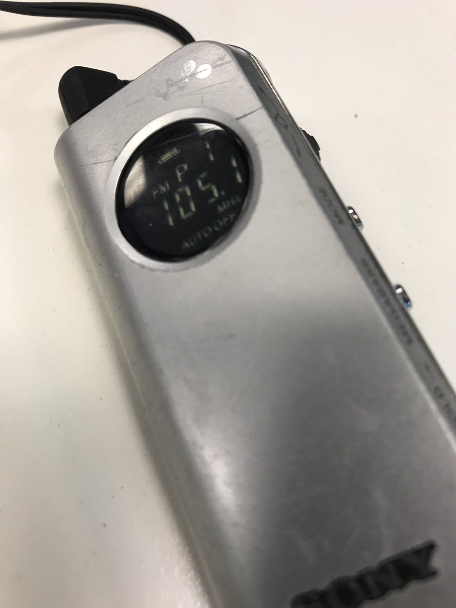 MattThompson's tweet photo. Just dusted off the old walkman for the footy tonight. Can't wait. #freshbattery #stillworks @AFL #AFLCatsTigers https://t.co/aPRxYc1pL1