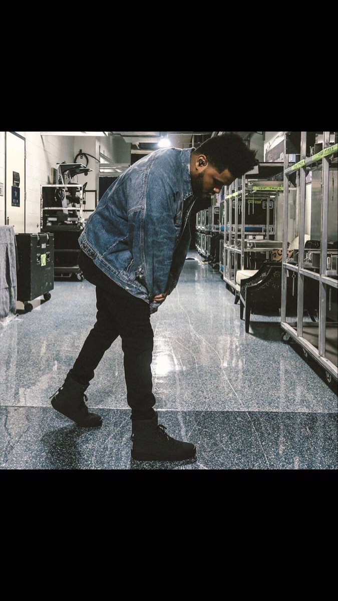 Jaybird1459's tweet photo. Though The Weeknd's outfit looked familiar🤔 https://t.co/wHygr1cWRP