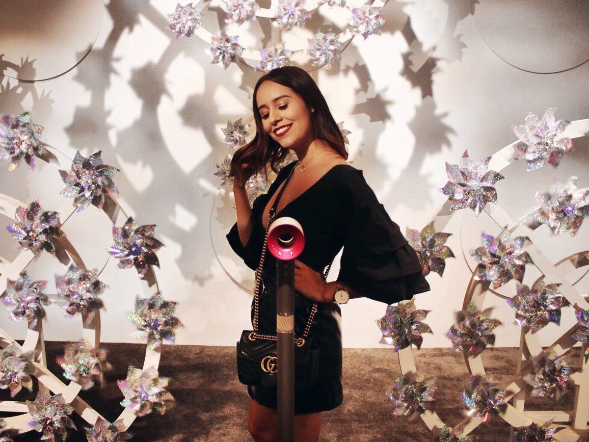 How amazing is the <a href="/Dyson/">Dyson</a> #SonicSpin Room, I'm just blown away on how innovative the Dyson hair dryer is, Game changer!!! #29Rooms #ad
