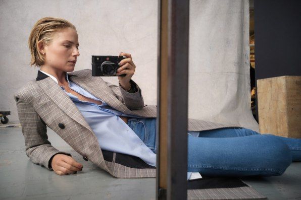 defectors's tweet photo. Rag &amp; Bone Ditches The New York Fashion Week Runway For Selfies https://t.co/TmG8D5VZlQ https://t.co/CGev7d9N9y