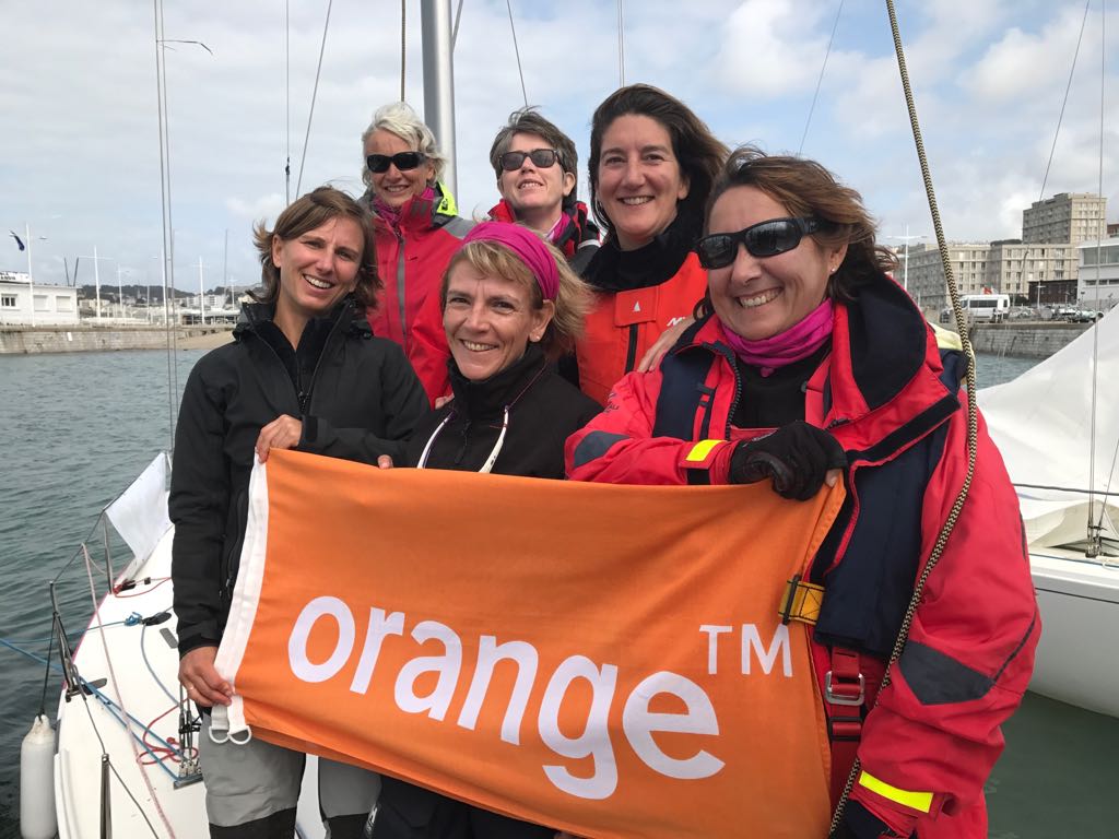 de_pous's tweet photo. Fière de representer Orange et HR Spirit au championnat de france Voile Entreprise dans l'equipage feminin.@orangefeminin @HRspirit_Orange https://t.co/v6HoQQhFui
