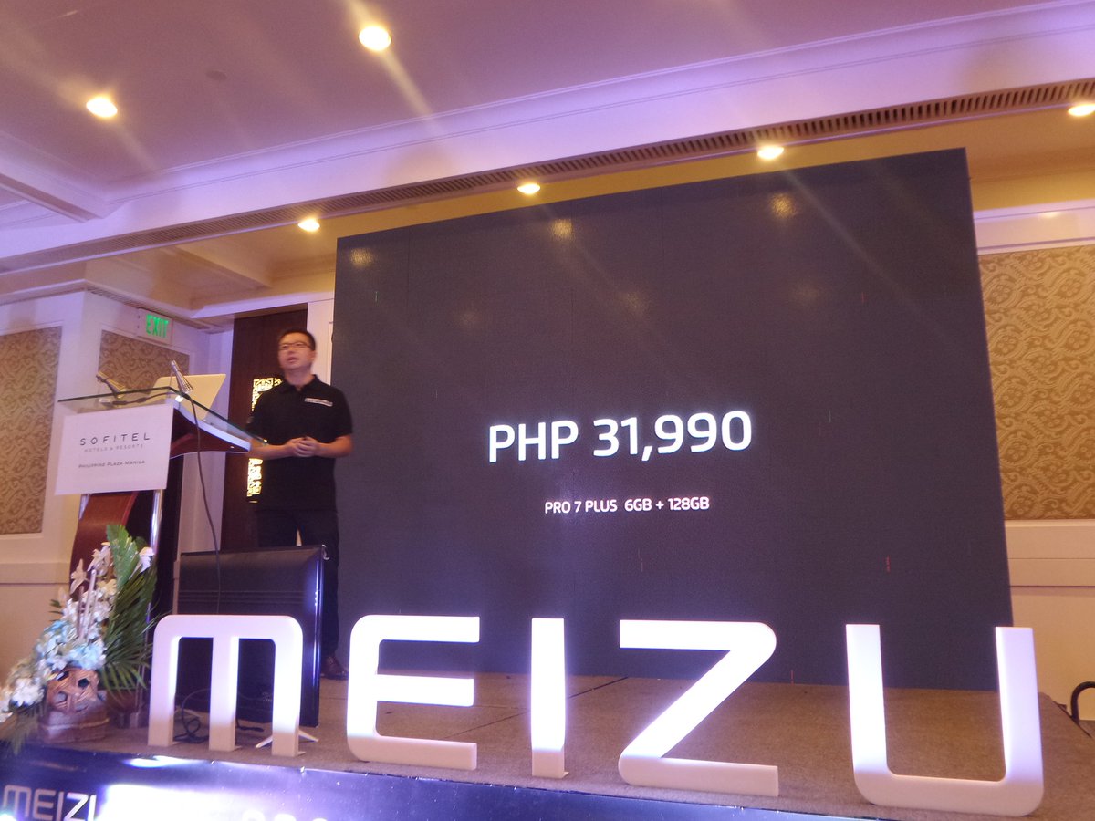 inquirer_libre's tweet photo. NOW: Meizu Pro7 available for P22,990 &amp; P31,990 @inquirerdotnet @inquirerdotnet @diyarista @InquirerBiz #HelloMeizu https://t.co/uhYgEydLAc