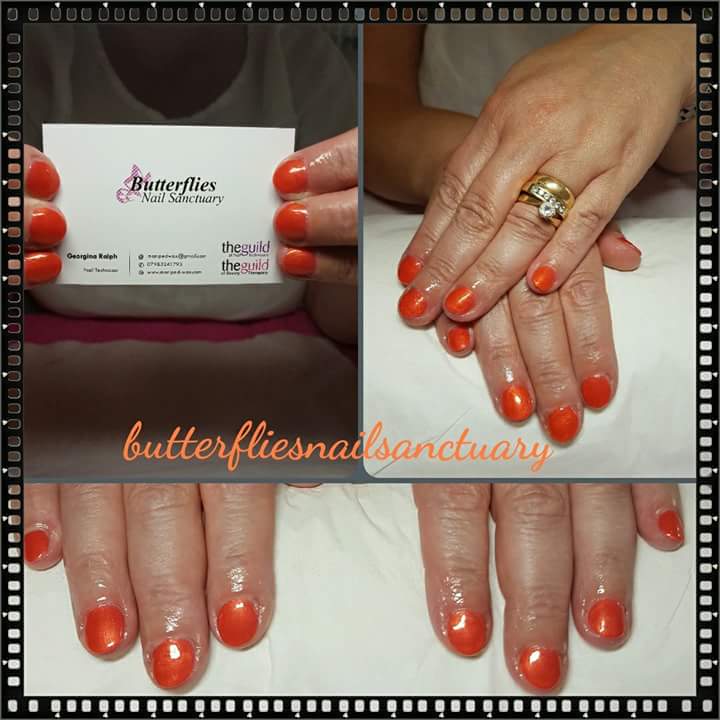 #cnd #shellac #gelpolish #coral #goldentones #stunning #summer #manicure #butterfliesnailsanctuary